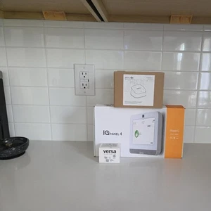 IQ Panel 4 P0WER G 319.5 HOME ALARM SYSTEM - Picture 1 of 3