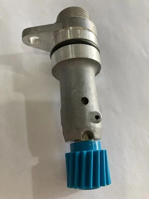 NISSAN 32702-03N18 Genuine 720 DATSUN 1979/01  Pinion assy speedometer New JAPAN - Image 1 of 2