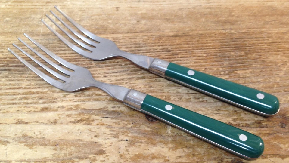 2 Dinner Forks Farberware Hunter Green Plastic Stainless Colours 26997 Rivets - Image 1 of 1