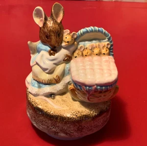 Beatrix Potter 1961 F. Merrie & Co. Music Box Hunca Munca, Brahm's Lullaby. - Picture 1 of 9