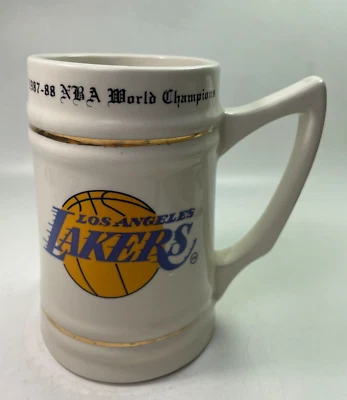 Taza Magic Kareem C62 Los Angeles Lakers 1987-1988 Campeones del Mundo NBA Cerveza Stein Foto 1 de 4