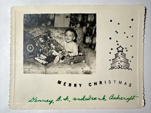Foto real de Navidad de los años 50 juguetes camión de bomberos coche regalos por la mañana - Imagen 1 de 12
