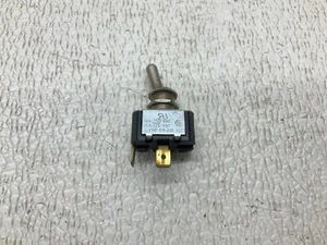 Carling 9713 Interruttore a levetta mantenuto 2 posizioni 10A-250 VAC 15A-125 Vac (TB) - Foto 1 di 9