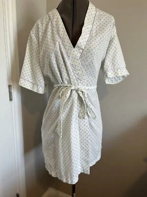 Bata corta blanca vintage Sears Jr Bazaar con flores moradas y adornos de verano Foto 1 de 4