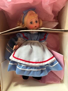 Neu im Karton Madame Alexander Puppe "Alice" #492; Storyland Collection  - Bild 1 von 3