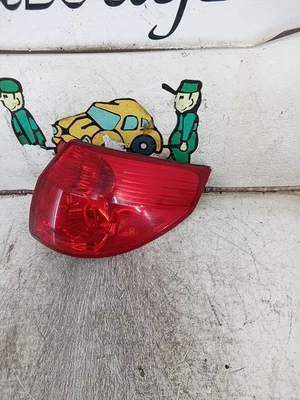 Luz trasera Toyota Sienna 2006, lado del pasajero (RR) OEM  Foto 1 de 2