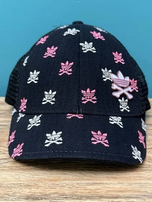 Adidas Sombrero Gorra Correa Trasera Rosa Blanco Trifolio Bordado Calavera Huesos Cruzados Esmalte Foto 1 de 4