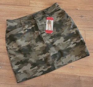 NWT Eddie Bauer Adventurer 2.0 Skort Women's Size 8 Green Camo Pockets - Picture 1 of 12