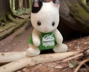 SYLVANIAN FAMILIES Cat Tuxedo Baby Cat Sitting Spares Calico Critters - Picture 1 of 3
