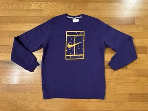 Felpa girocollo in pile viola nuova L Nike Court Tennis Club M33778 uomo - Foto 1 di 13