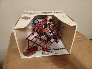 1/16 Minimum Tillage Plow Die-Cast Metal International Red - Picture 1 of 6