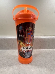 Botella de bebida de recuerdo recargable Six Flags coleccionable 2024 taza de pase de temporada - Imagen 1 de 7