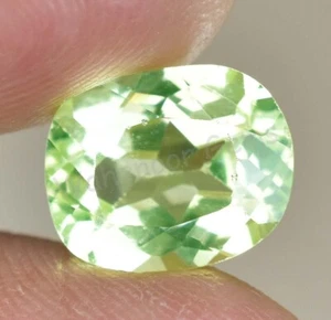 4.75 Ct Natural Green Peridot Cushion Shape VVS Pak Gemstone AGL Certified - Picture 1 of 6