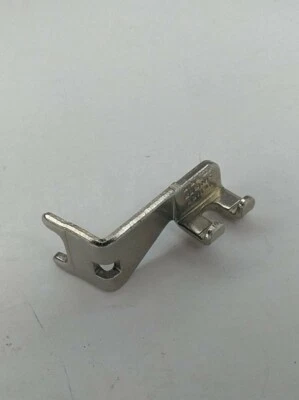 Singer Sewing Machine Slant Needle Button Foot 161160 Gt. Britain Part - Image 1 of 4