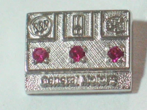 Buick Oldsmobile Cadillac 10 yr Employee Service Award Pin, White Gold  - Picture 1 of 3