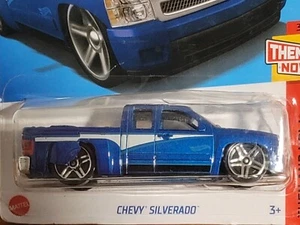 Hot Wheels entonces y ahora Chevy Silverado 207/250 error de producción en el hueco de la rueda trasera - Imagen 1 de 11