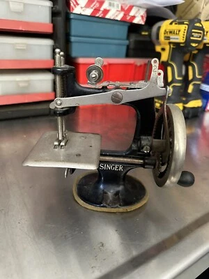 Antiguo juguete infantil SINGER 20-1 7 radios de 1926 - excelente estado - ¡funciona! Foto 1 de 4