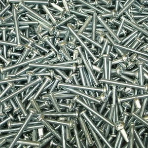 (1,000) #6-32 X 1-1/4" Phillips Pan Head Machine Screw Zinc Plated - Picture 1 of 5