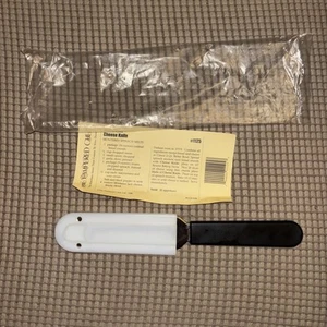New Pampered Chef Cheese Knife Slicer Spreader Stainless with Blade Cover NIP - Picture 1 of 3