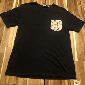 CAMISETA DISNEY X COMIDA CHATARRA BOLSILLO FRONTAL MICKEY MOUSE HOMBRE Talla Mediana - Imagen 1 de 7