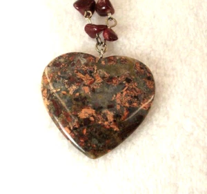 Colgante de piedras preciosas de ágata musgo en forma de corazón tono plata collar cuentas de ágata - Imagen 1 de 17