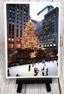 Árbol de Navidad frente al Rockefeller Center con pista de patinaje postal de Nueva York de Nueva York - Imagen 1 de 4