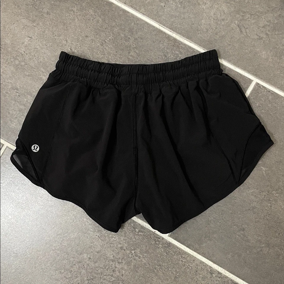 Lululemon Hotty Hot Short II *2.5" size 4Black - image 1 of 4