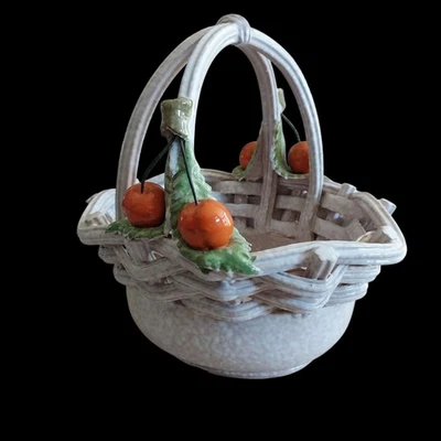 Vintage Italien Keramik ovaler Korb Gitter geflochtener Rand applizierte Kirschen Detail 8" - Bild 1 von 4