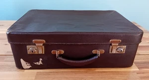 Bellissima valigia antica vintage in similpelle marrone cioccolato fondente corna - Foto 1 di 14