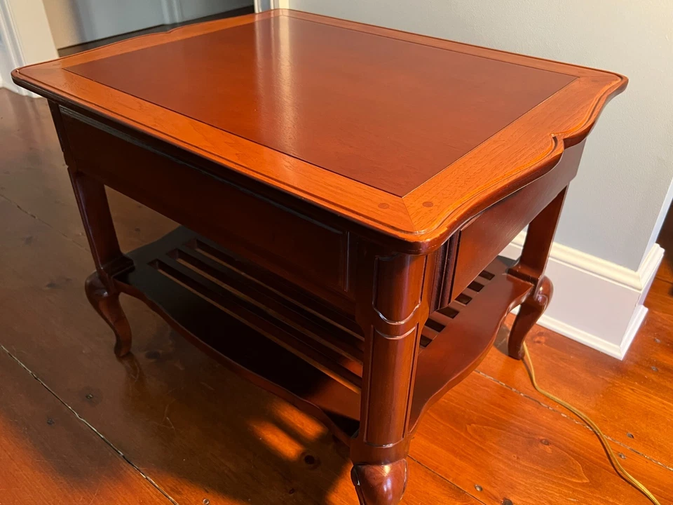 Set of 2 traditional two-tone side tables w/ bottom shelf. Very good condition. - Image 1 of 4
