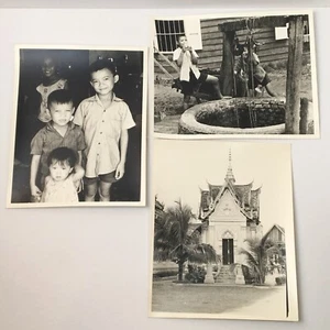 Vintage Lot 3 Fotos Vietnam Ära Fotografien von Kindern Buddist Tempel Thailand - Bild 1 von 5