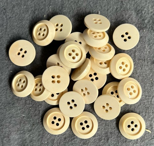 OFF WHITE #647 Vintage 26 OFF BOTTONI bianchi plastica 4 fori 13 14"