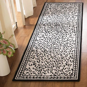 Safavieh Chelsea WHITE / BLACK 2'-6" X 10' Runner - HK15C-210 - Picture 1 of 3