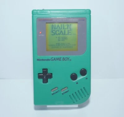 Consola de videojuegos portátil Play it Loud verde Nintendo Game Boy original DMG-01 Foto 1 de 4