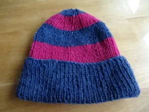 dicke handgestrickte Mütze in blau und rosa - Bild 1 von 3