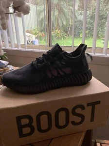 Yeezy Boost 350 V2 Mon SIZE 11 US , ✅NEW IN BOX ✅NEVER USED✅IN HAND✅ - Picture 1 of 10
