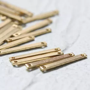 50 Stück Roh Messing Rechteck Stab - Glied - ZWEI LÖCHER 20x2x1 mm (4478C) - Bild 1 von 3