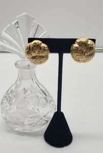 Crown Trifari Goldtone Textured Clip Earrings 1980s Style - Picture 1 of 4