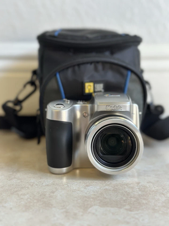 Kodak EasyShare Z650 6.1MP Digital Bridge Camera 10x Zoom Silver - As Is - Image 1 of 4