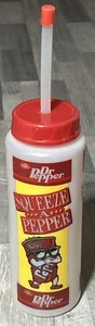 VINTAGE DR. PEPPER SQUEEZE A PEPPER KUNSTSTOFF WASSERFLASCHE PESCOR KUNSTSTOFF INKL. W7 - Bild 1 von 3