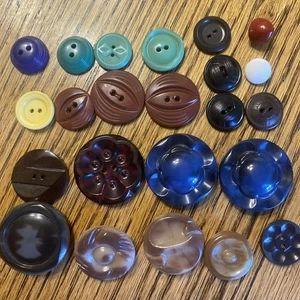 23 Vintage Retro Plastic Buttons Likely Colt Firearms Up To 1-3/8” Mottled Color - Picture 1 of 8