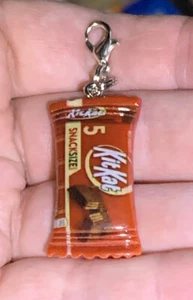 Kit Kat Mini Candy Bar Dije Cremallera Tirador y Llavero ¡Añade Clip!! - Imagen 1 de 8