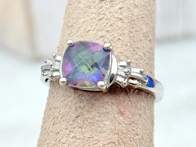 Anillo vintage de oro blanco de 10k con topacio místico y diamantes talla 6 Foto 1 de 4