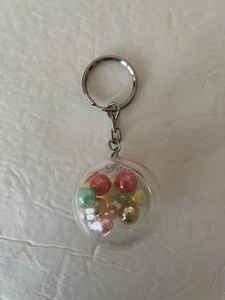 Llavero bola esfera plástico vintage con bolas de colores en líquido - Imagen 1 de 12