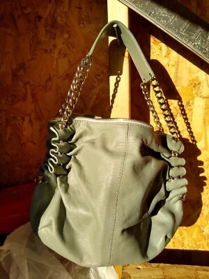 DESMO - CUERO GRIS - Cadena tono plata pequeño bolso de hombro - estilo hobo Foto 1 de 4