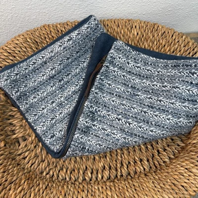 POTTERY BARN REA TEXTURED PILLOW COVER, 20" SQ ~ INDIGO / IVORY - Image 1 of 4