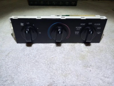 Panel de control de velocidad del ventilador de aire acondicionado Ford Crown Victoria (1998-2012) Foto 1 de 4