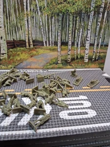 Lot Vintage Mini 1" kleines Spielzeug Militär Plastik Soldaten Armee Männer Spielzeug graue Figur - Bild 1 von 7