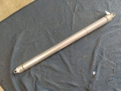 Ford Crown Victoria 2000 raro policía matriz metálica eje de transmisión de aluminio Foto 1 de 3