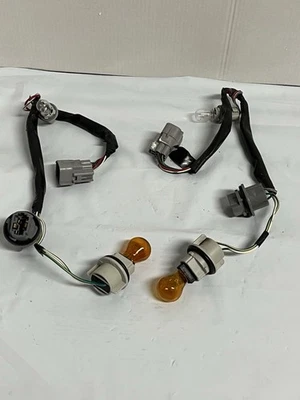 2 chicotes de arnês de lanterna traseira Toyota Tacoma genuíno fabricante de equipamento original 2005-2015 sem LED - Imagem 1 de 4